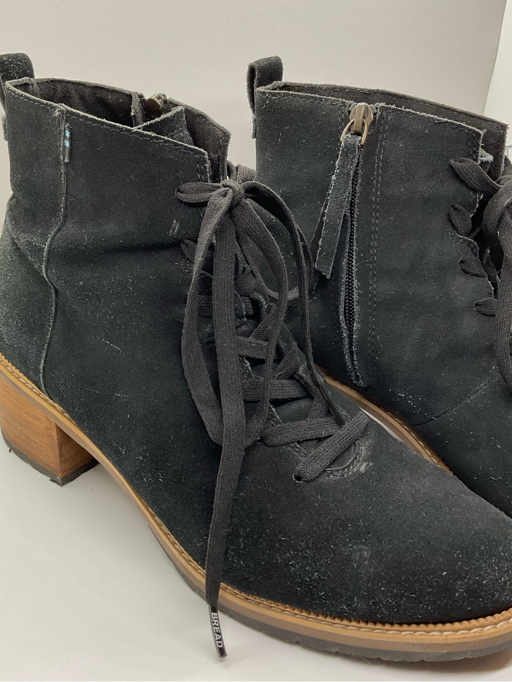 TOMS “Finn” black suede lace-up ankle Boots booties stacked block heel size 11